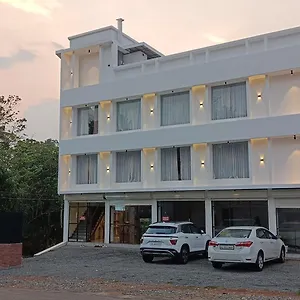 Sreeja Myst Hotel Athirappilly